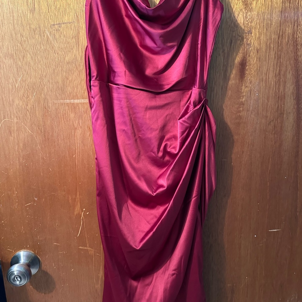Elegant Burgundy Evening Dress